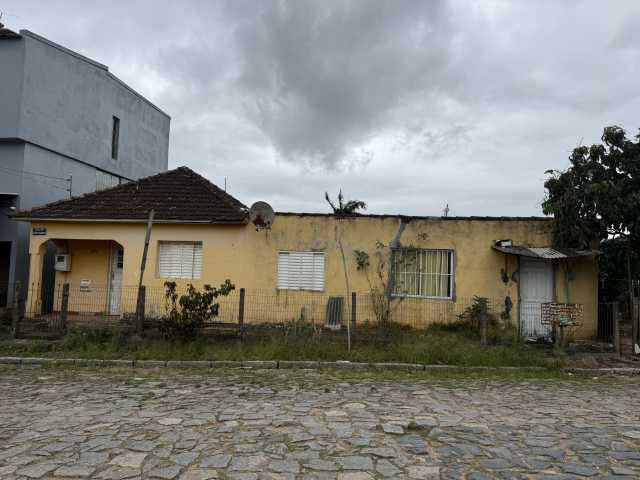 Imóvel na Rua Izaías Rodrigues Mendes, 238 no Bairro Carvalho Bastos em Camaquã/RS